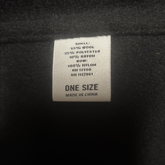 Elegant Black Cape - Picture 4 of 4